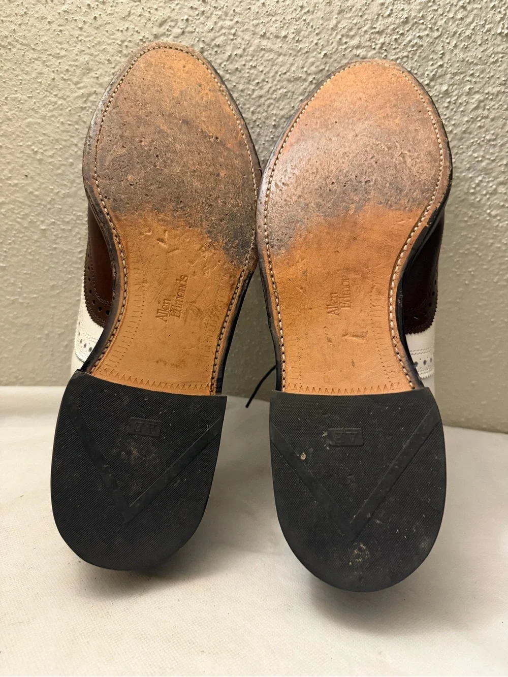 Allen Edmonds Brown and White Two-Tone Wingtip Oxfords, pre-owned,SZ9